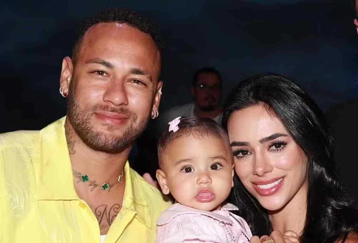 Neymar. daughter Mavie and Bruna Biancardi