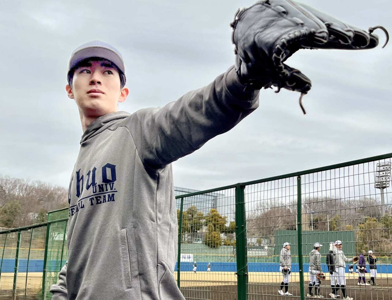 Reiki Sasaki, a 143 km right-handed pitcher who attends Chuo University, talks about his older brother  Roki