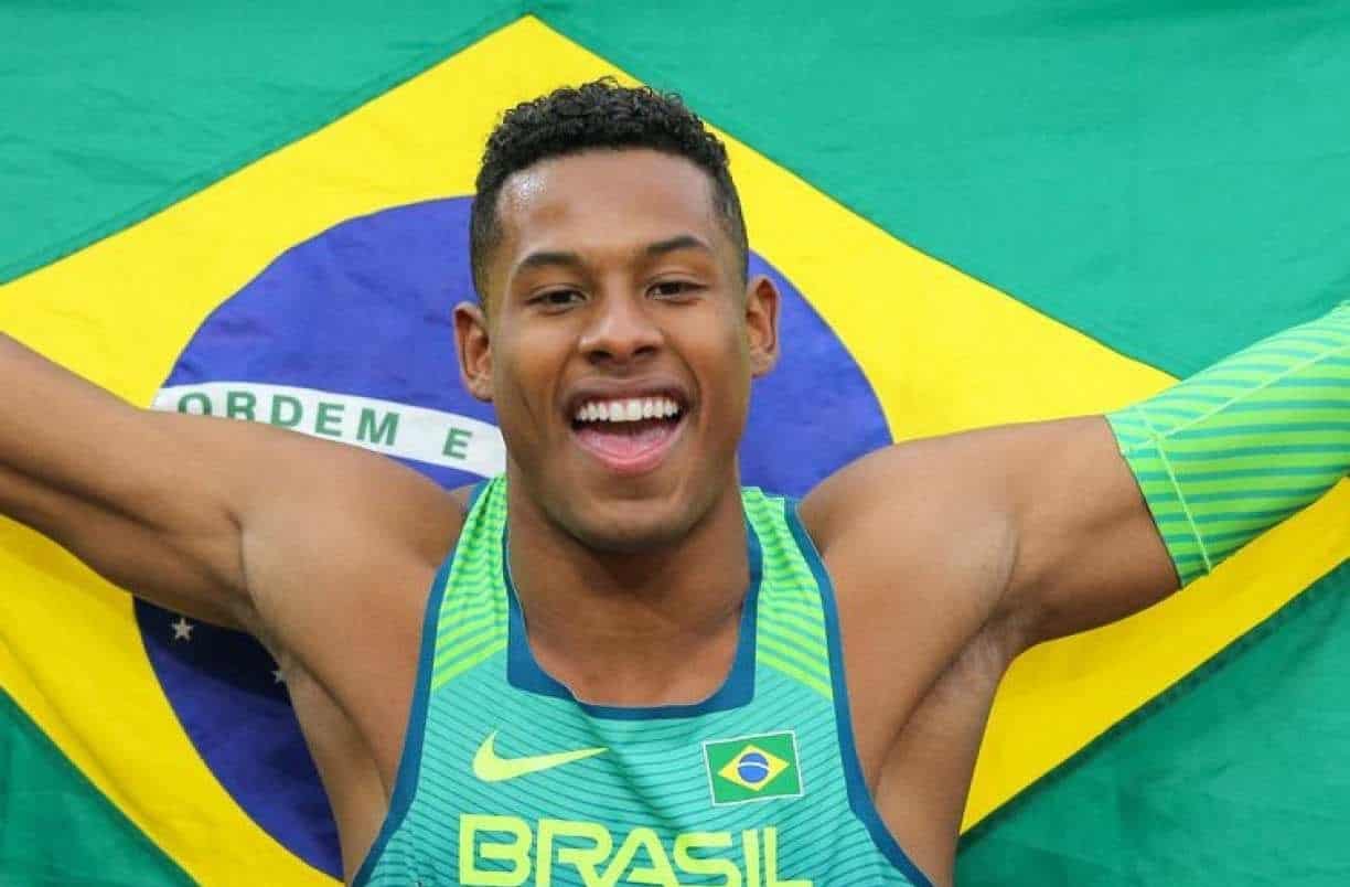 Paulo André com bandeira brasileira